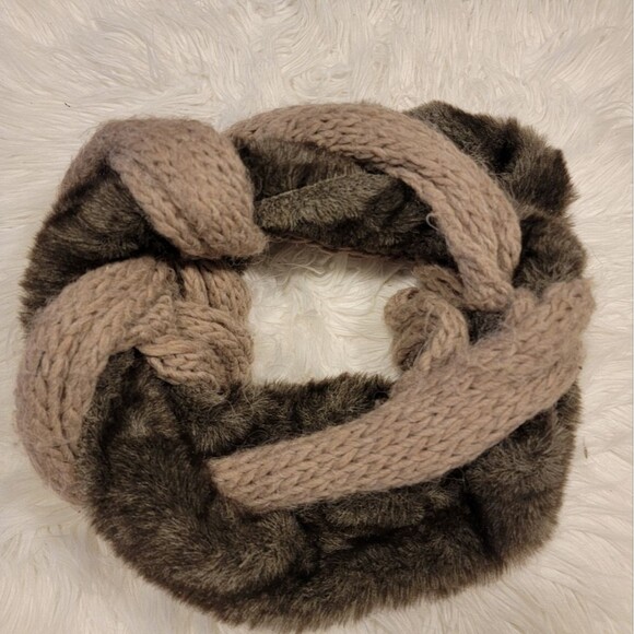 Nardi & Tagliaferri Taupe gray wool faux fur knitted wrap scarf shawl - Picture 2 of 7